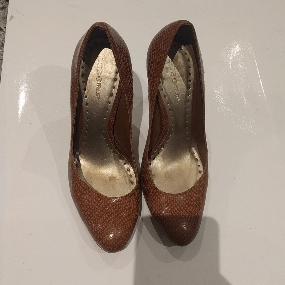 Beautiful brown heels by BCBG 🍀🌸